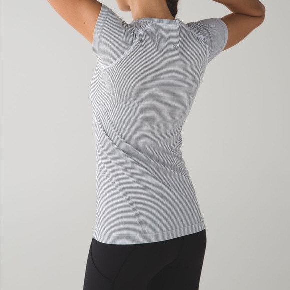 🍋 Lululemon Run: Swiftly Tech Short Sleeve Crew Size 8 - Picture 9 of 9